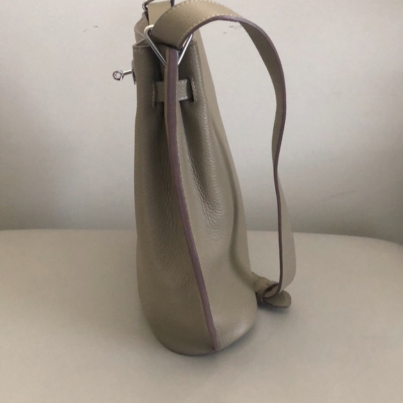 Beige purse with clasp, like new, great condition - Picture 2 of 10